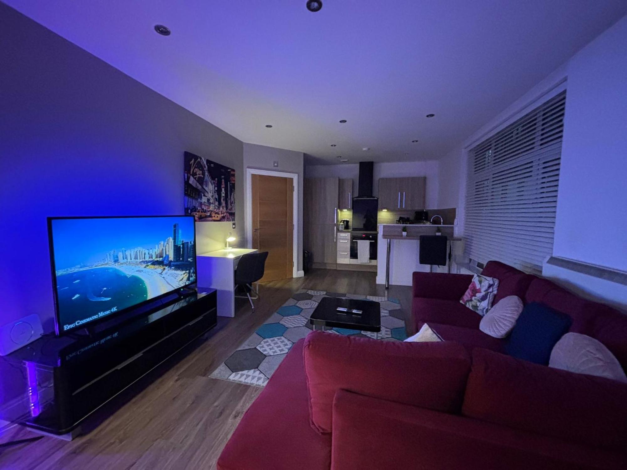 24-7 Secured City Centre Apartments With Free Underground Parking And Wifi Birmingam Exterior foto