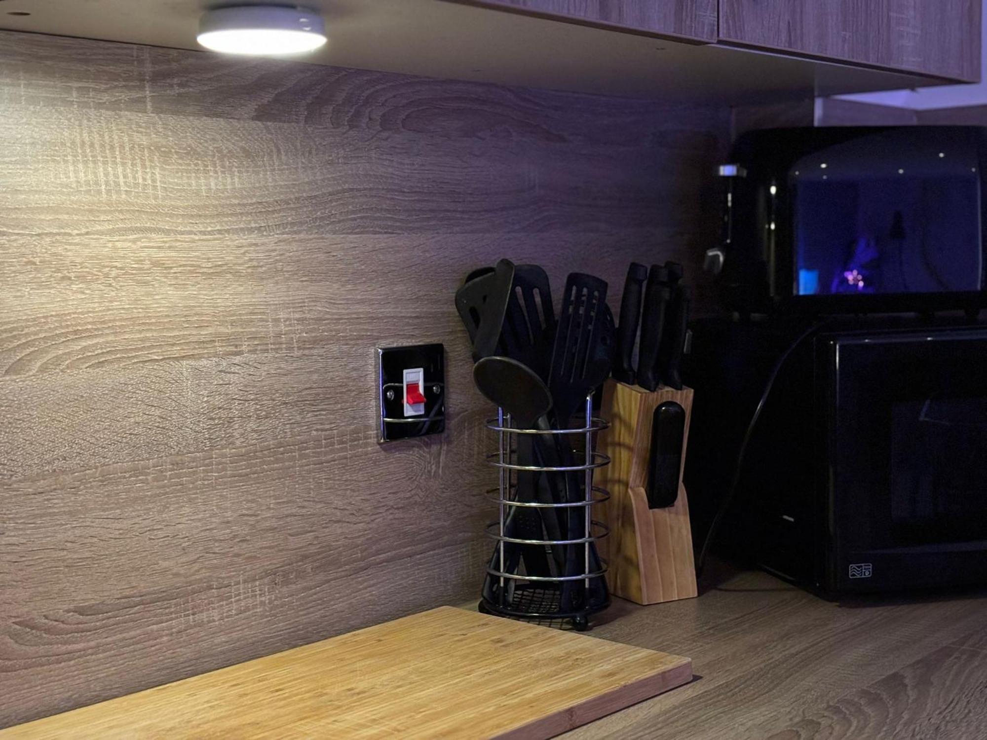 24-7 Secured City Centre Apartments With Free Underground Parking And Wifi Birmingam Exterior foto