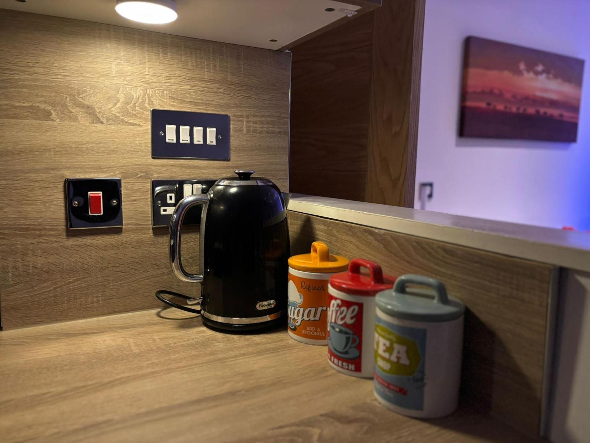 24-7 Secured City Centre Apartments With Free Underground Parking And Wifi Birmingam Exterior foto