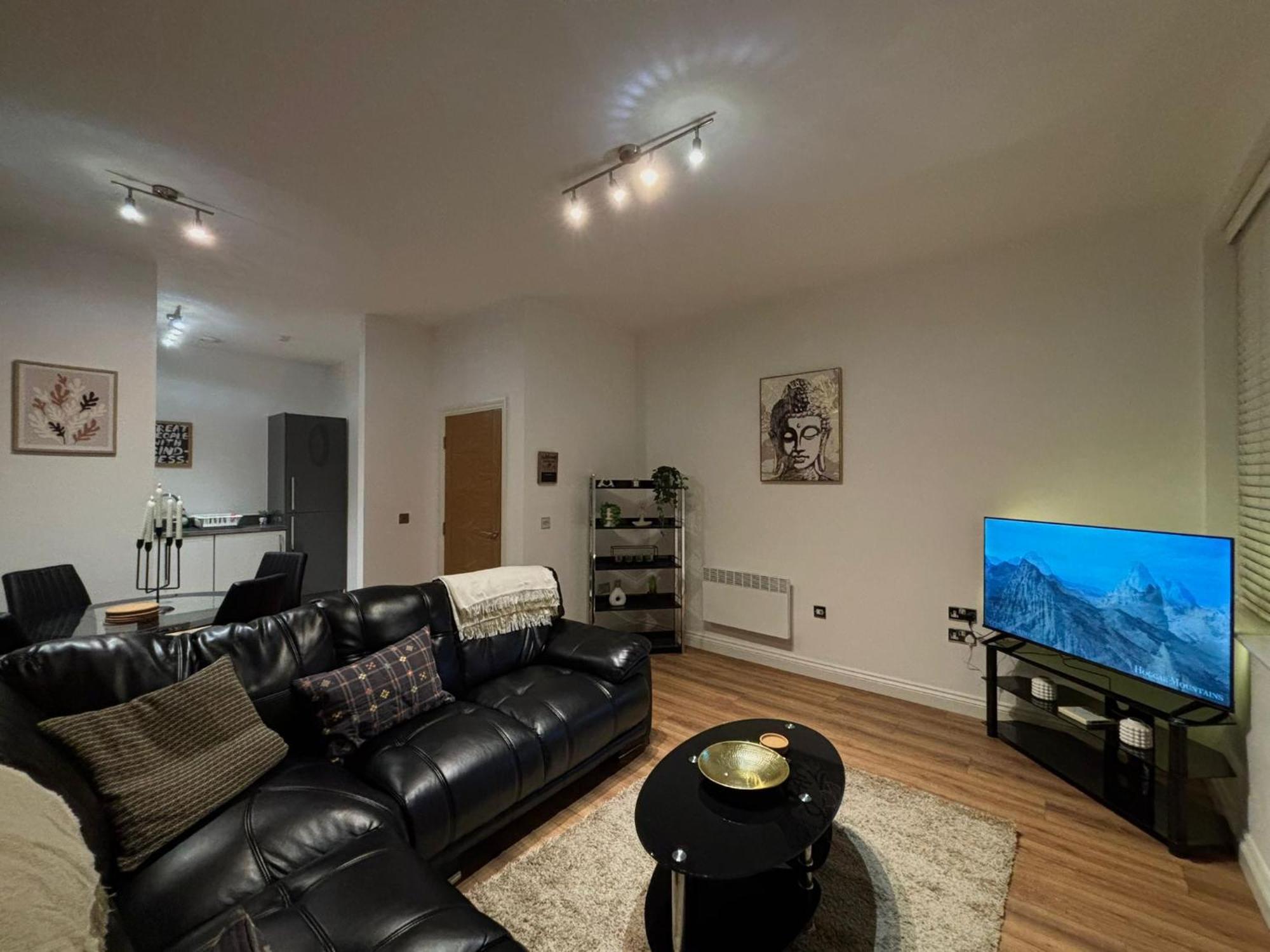 24-7 Secured City Centre Apartments With Free Underground Parking And Wifi Birmingam Exterior foto
