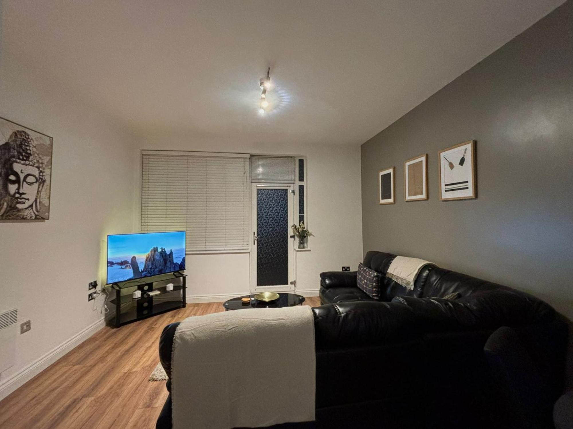24-7 Secured City Centre Apartments With Free Underground Parking And Wifi Birmingam Exterior foto