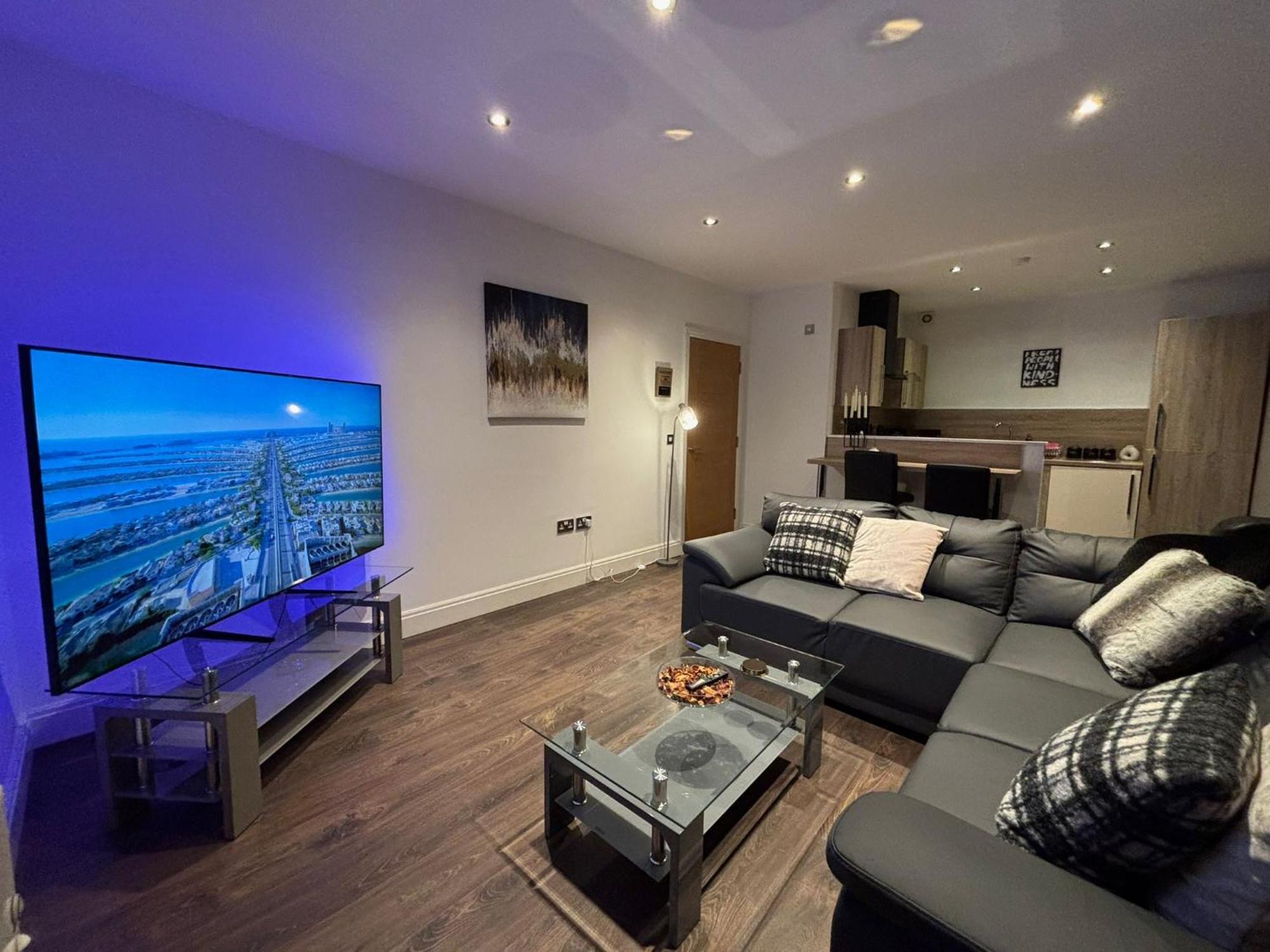 24-7 Secured City Centre Apartments With Free Underground Parking And Wifi Birmingam Exterior foto